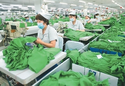 出口退稅政策加力穩(wěn)外貿(mào) 浙江稅務(wù)完善機(jī)制助服裝產(chǎn)業(yè)升級(jí)